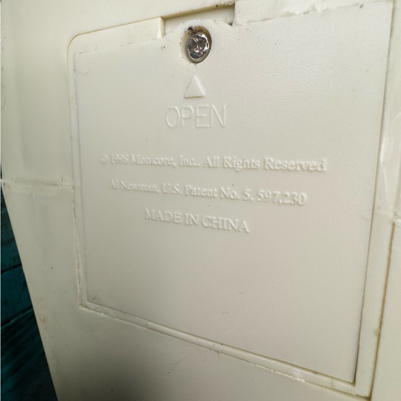 Vintage 1998 Skeleton Skull Halloween Bucket Décor Flashlight Eyes - Picture 14 of 14